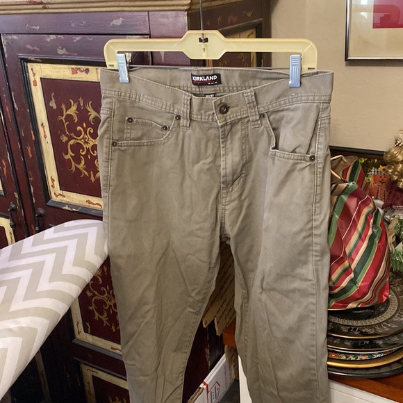 Kirkland mens khakis size 30-32 - Picture 3 of 4